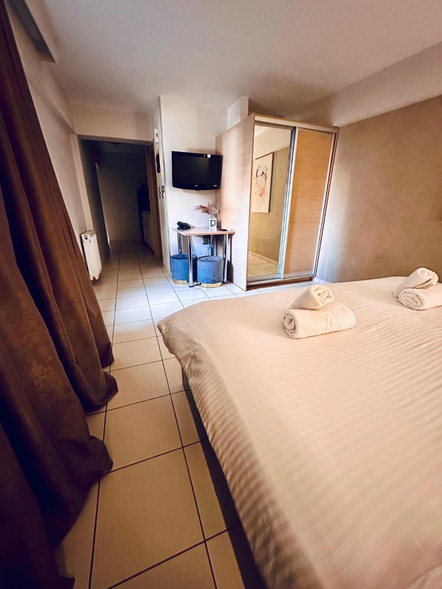 Mc Queen Rooms & Apartments Atenas Exterior foto
