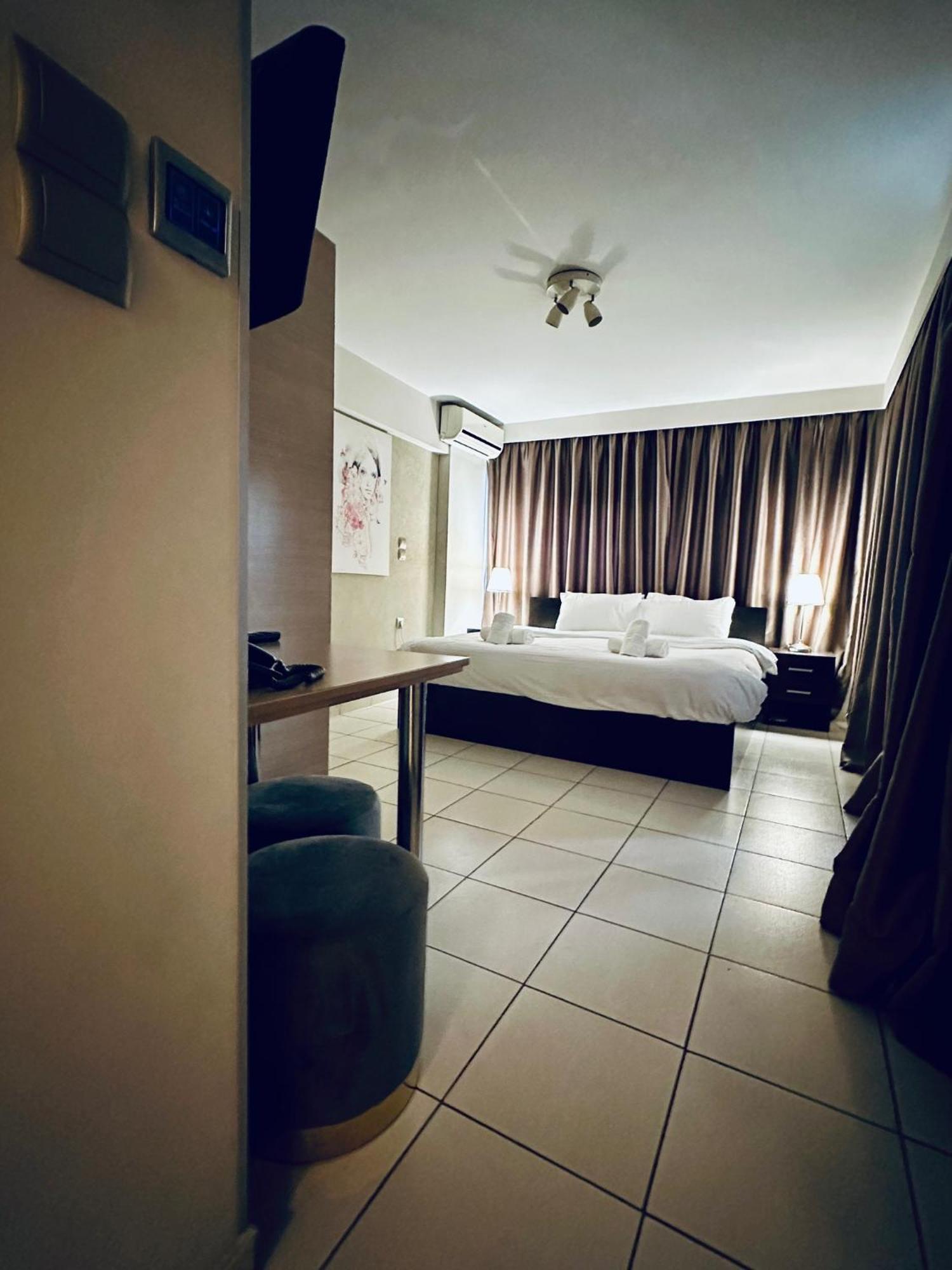 Mc Queen Rooms & Apartments Atenas Exterior foto