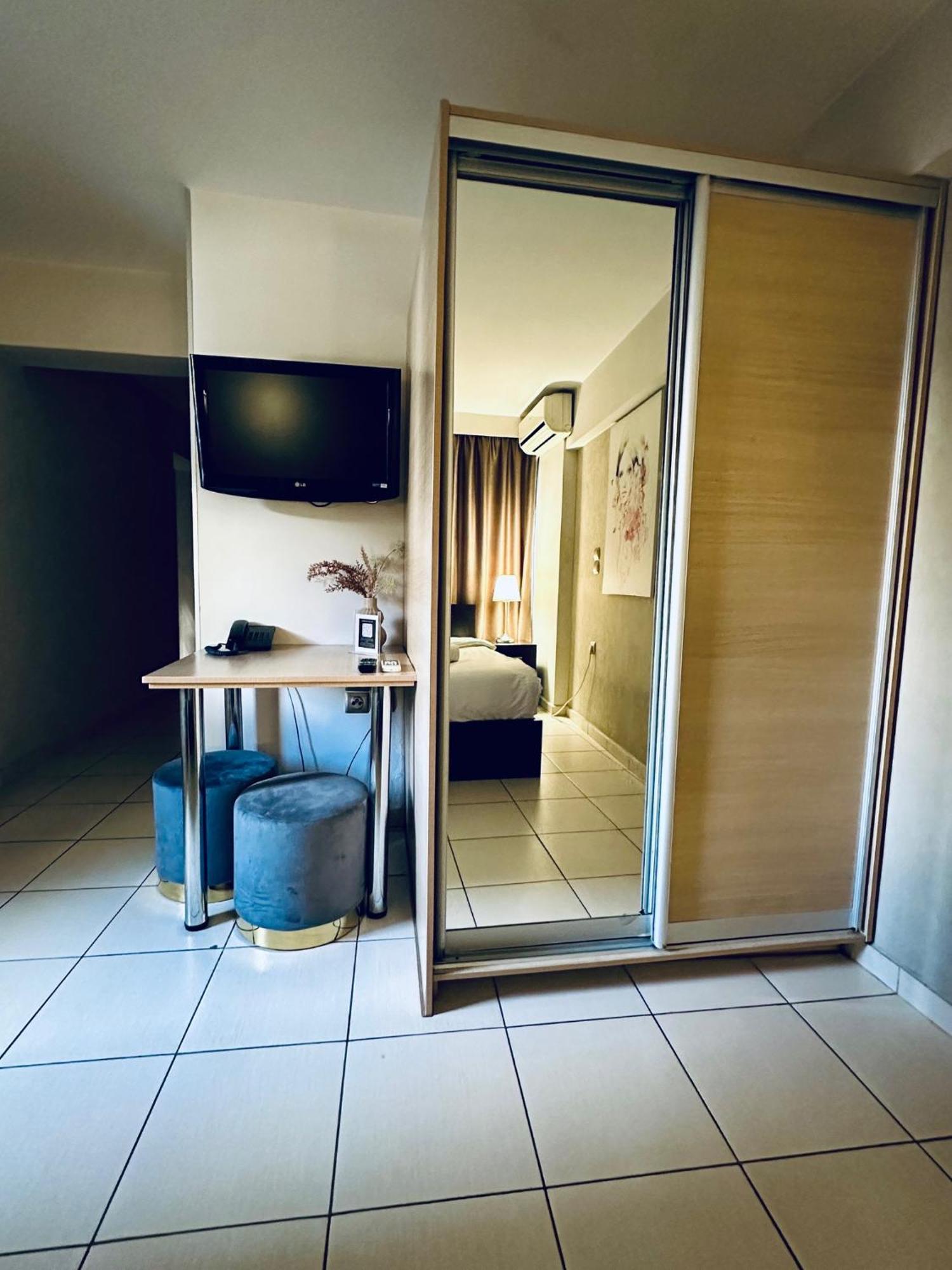 Mc Queen Rooms & Apartments Atenas Exterior foto